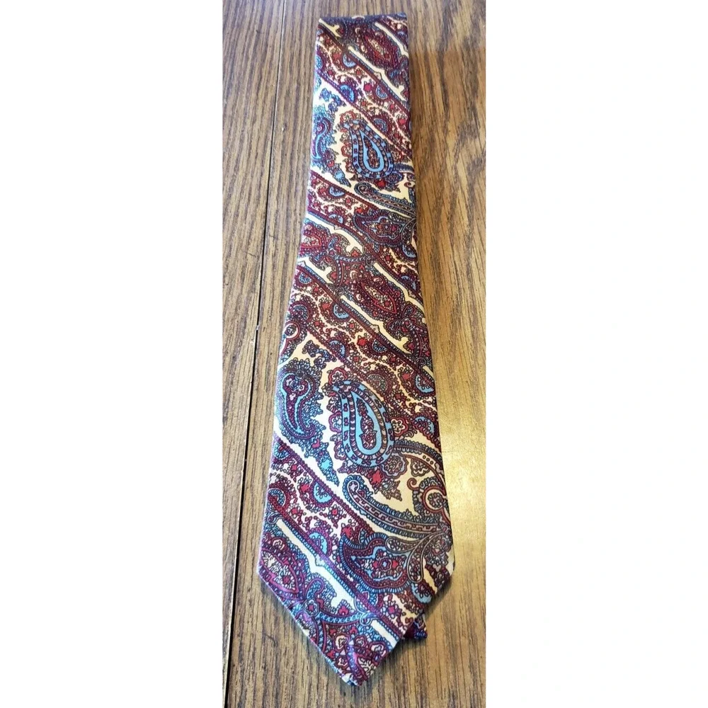 Red Silk 2.5 Inch Paisley Geometric Vintage Necktie Tie